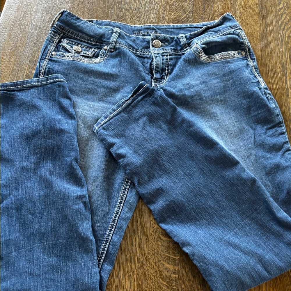 Maurices‎ Jeans Embellished Flap Pockets L-R Medium Wash Denim Stretch - Picture 1 of 10